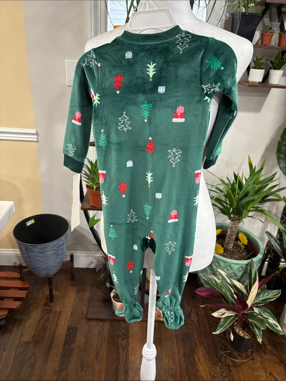 Carter’s velour long sleeve snug fit Christmas footed pjs size 12 months